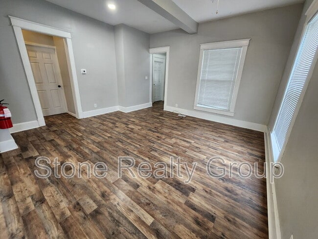 Building Photo - 1131 Maple Ave