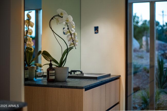 Building Photo - 5311 E Mitchell Dr