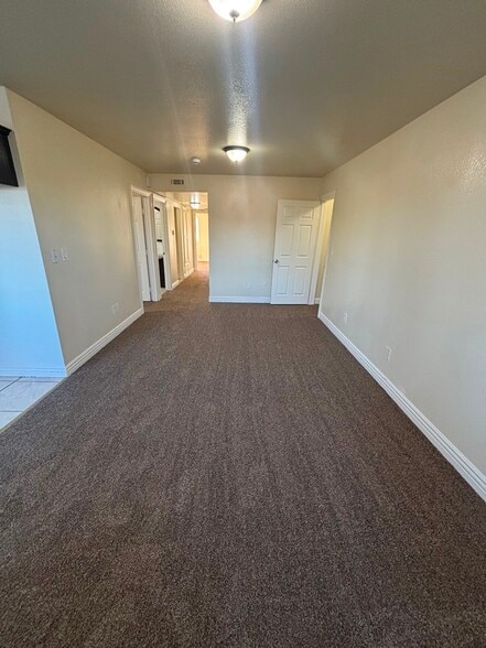 Building Photo - 632 E 113th St