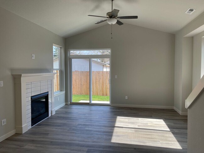 Building Photo - Beautiful 3br/2ba House Available Soon!