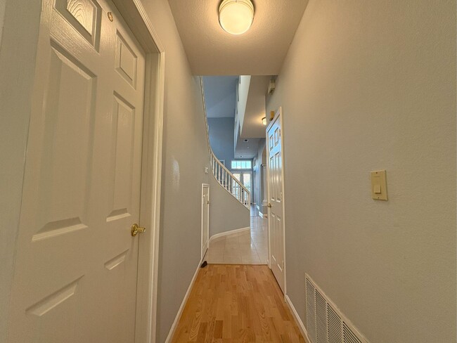 Building Photo - Charming Waterfront Single Family Home in Redwood Shores Available Now!