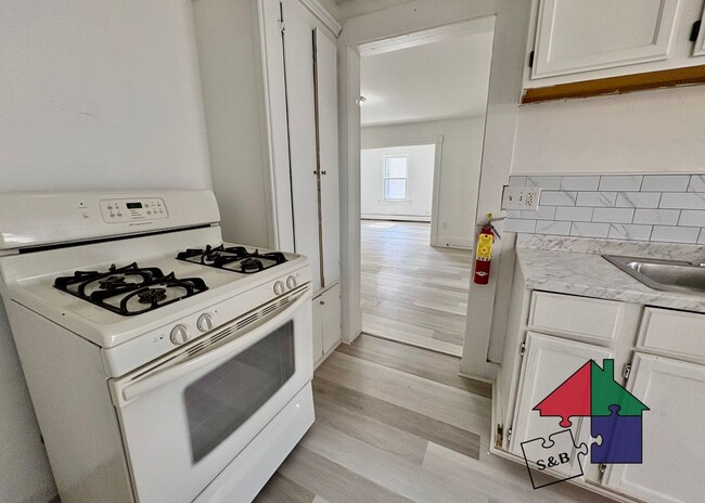 Building Photo - 94 Malletts Bay Ave