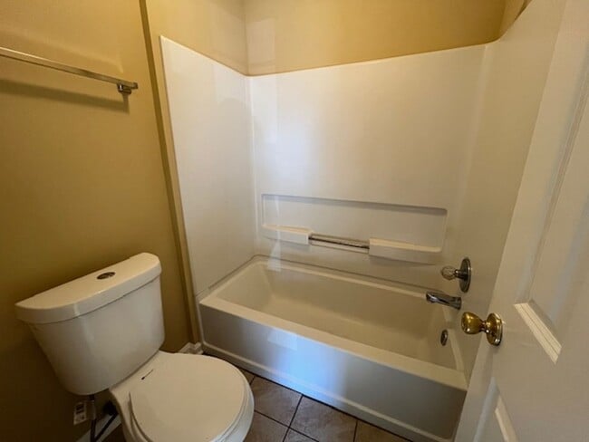 Building Photo - Renovated 3 Bedroom 2 Bath Home for Rent!!