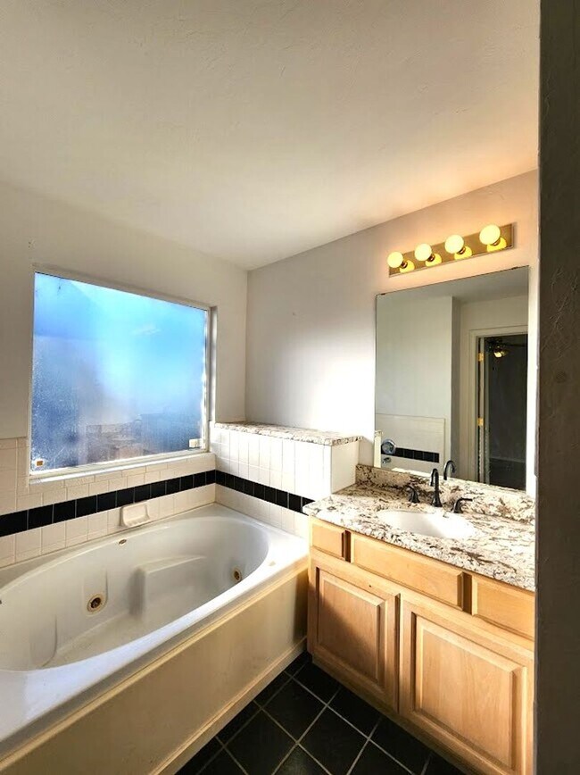 Building Photo - 3 Bed 2Bath 2 Car in the Westlake Addition NW OKC