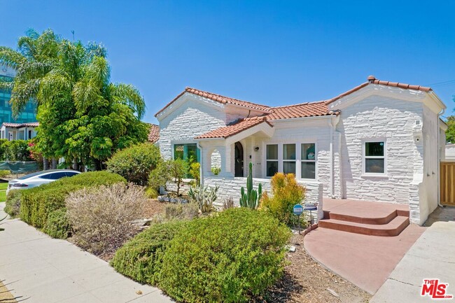 Building Photo - 337 N La Jolla Ave