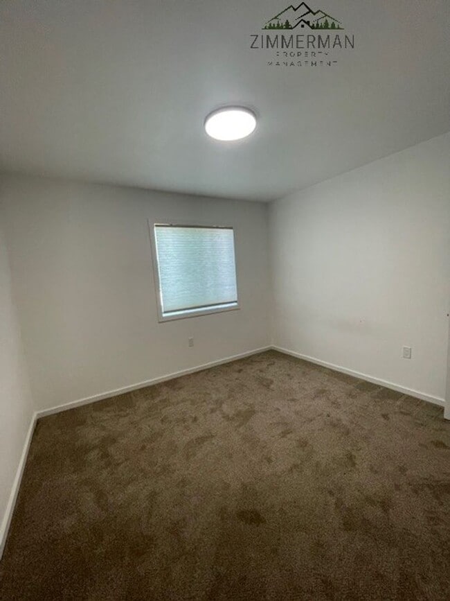 Building Photo - Modern 2 Bedroom Home in the Heart of Springfield!