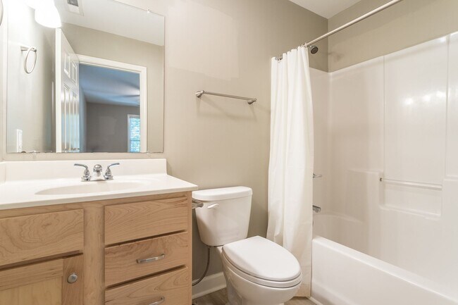 Building Photo - 200 Howell St