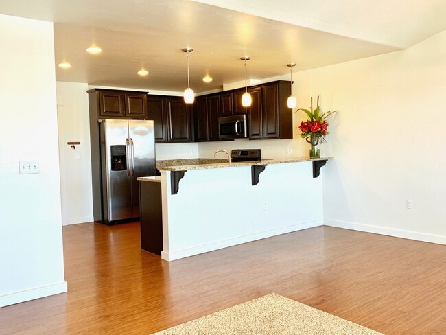 Building Photo - Stunning 2 Bedroom 2 Bathroom Apartment *R...