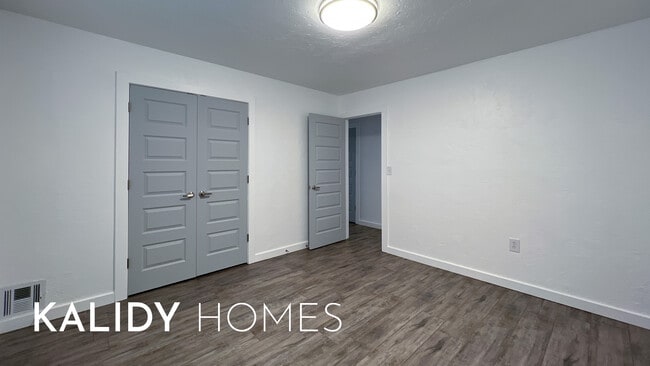 Building Photo - 702 Amity Ln