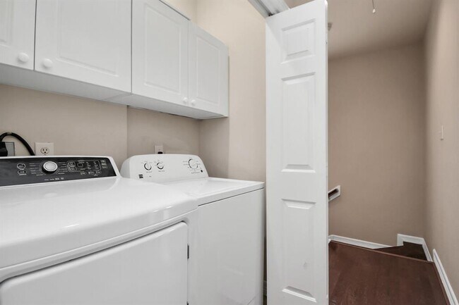 Building Photo - 803 Rosine St