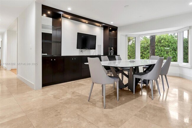 Building Photo - 415 Rovino Ave