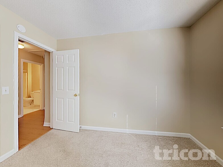 Building Photo - 153 Clear Brook Trail