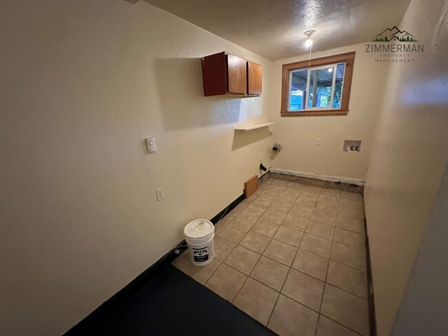 Building Photo - 3793-3795 Redwood Dr