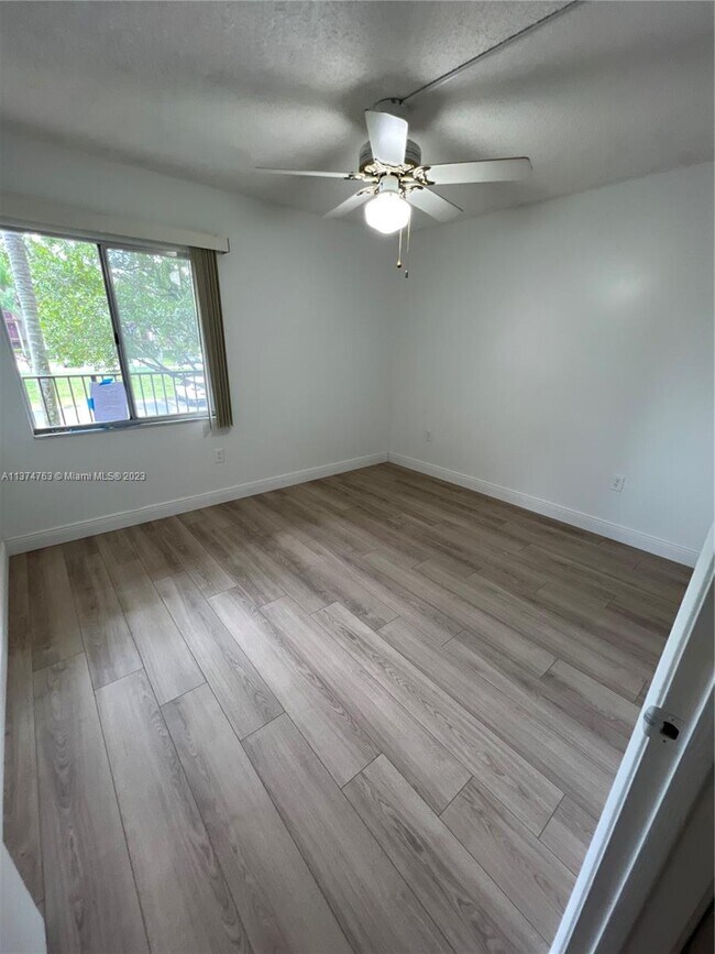 Building Photo - 901 SW 138th Ave