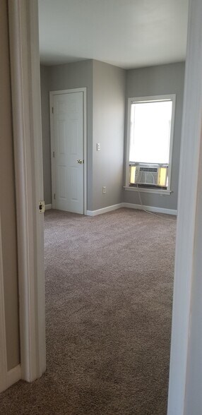 Building Photo - 212 E Main St