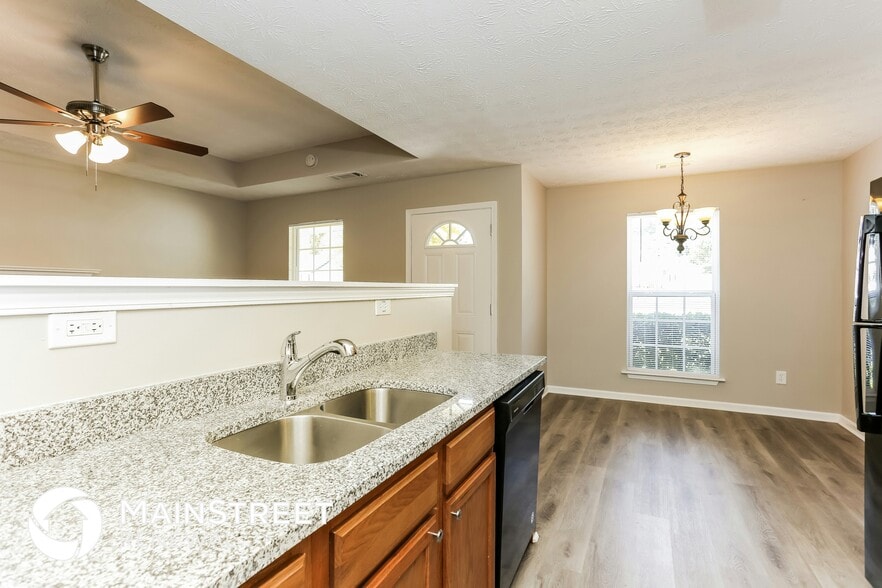 Building Photo - 1060 Overlook Dr