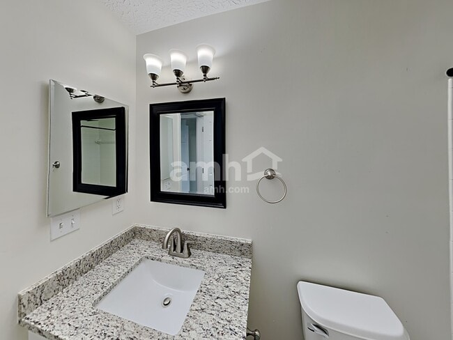 Building Photo - 5889 Westbend Dr