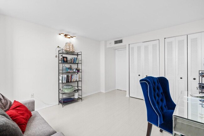 Building Photo - 5600 N Flagler Dr