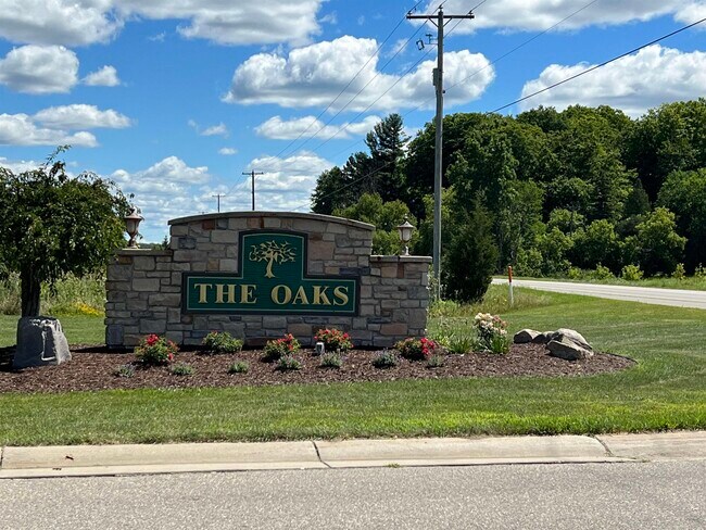 Building Photo - 1556 Shagbark St