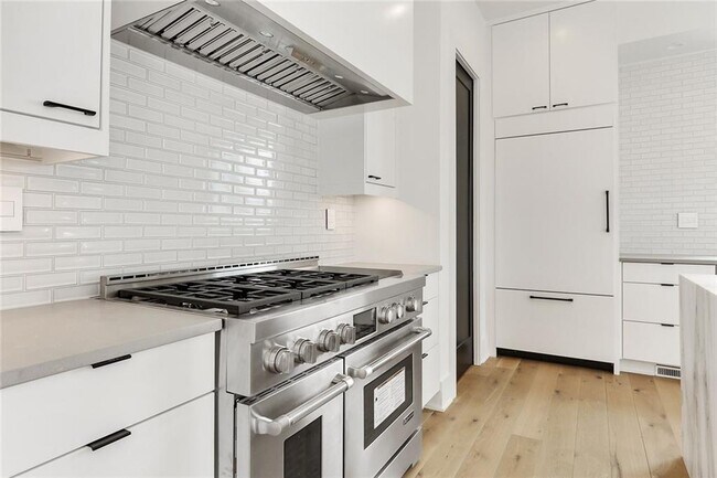 Building Photo - 2985 Lookout Pl NE