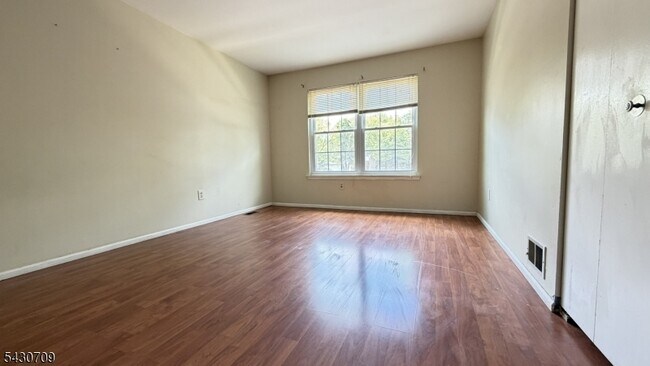 Building Photo - 40 Whitby Cir