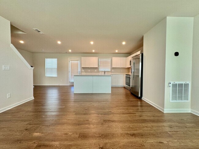 Building Photo - 4 Bedroom, 2.5 Bath Home w/ Office and 2 Car Garage