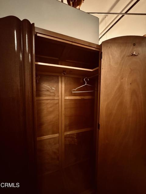 Building Photo - 530 S Hewitt St