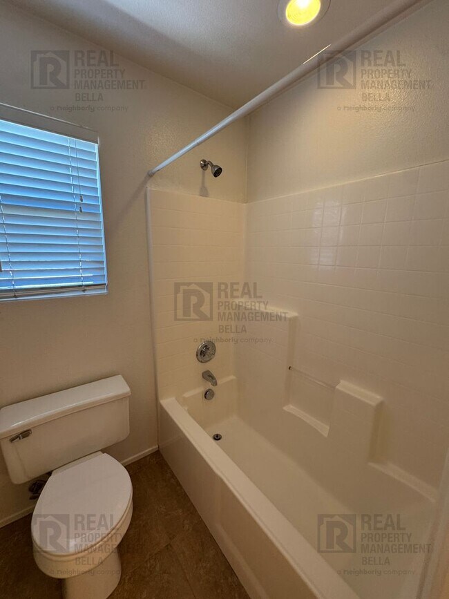 Building Photo - 756 Conlon Dr