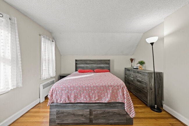 Building Photo - 133 Robbins Ave