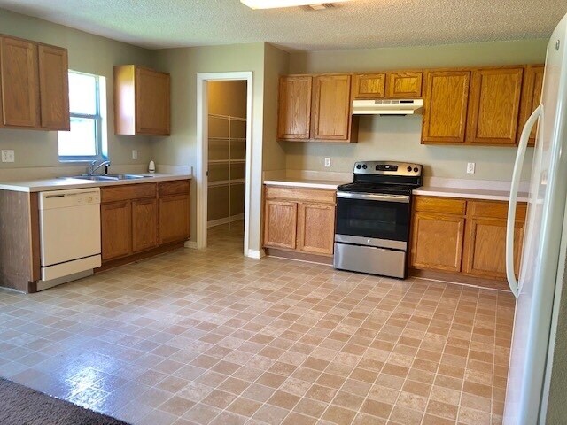 Building Photo - AVALON PARK!MOVE IN NOW! LARGE 5bd 2.5 bat...