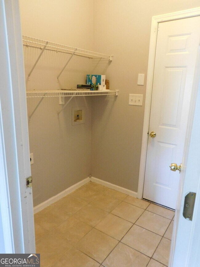 Building Photo - 566 Pond Lillies Rd SE