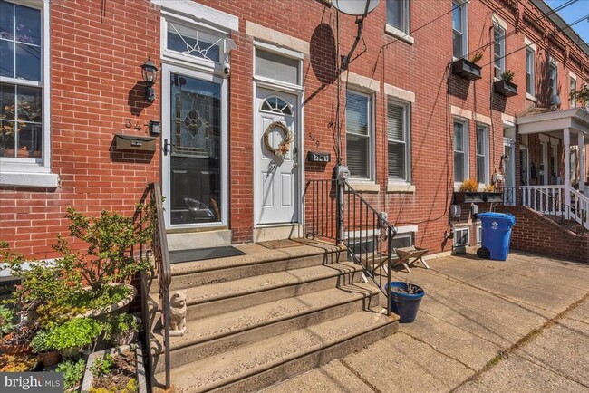 Building Photo - 349 Barclay St