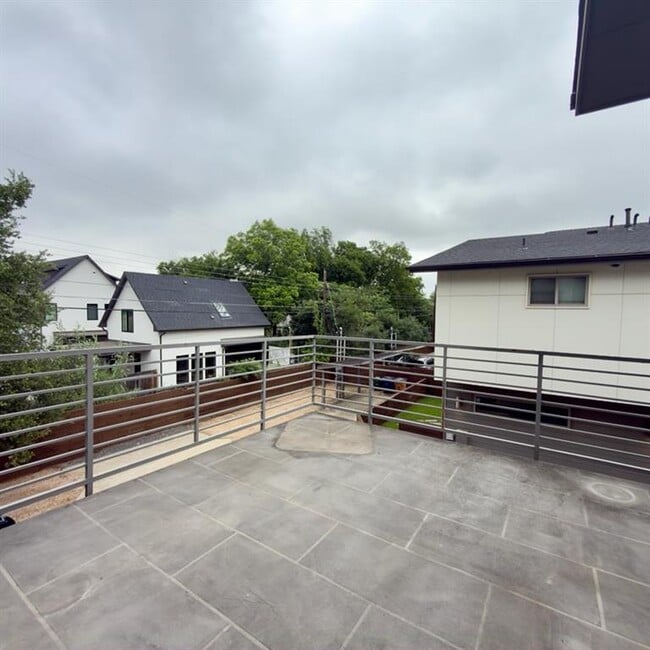Building Photo - 502 W 51st St
