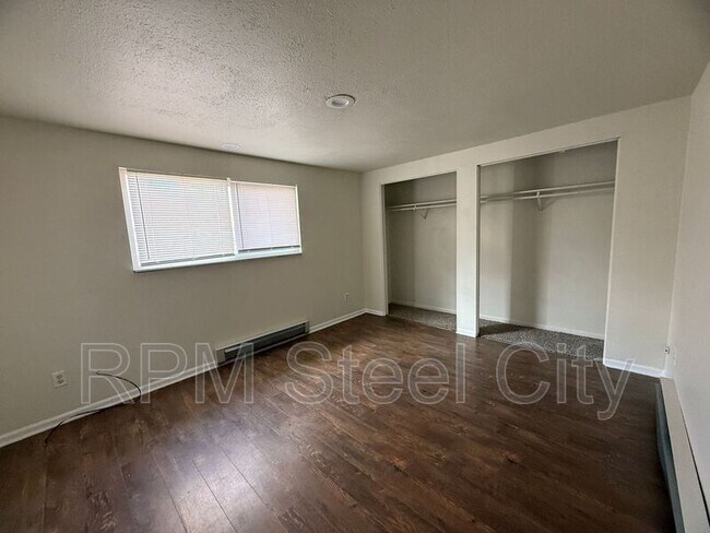 Building Photo - 927 E 1st St