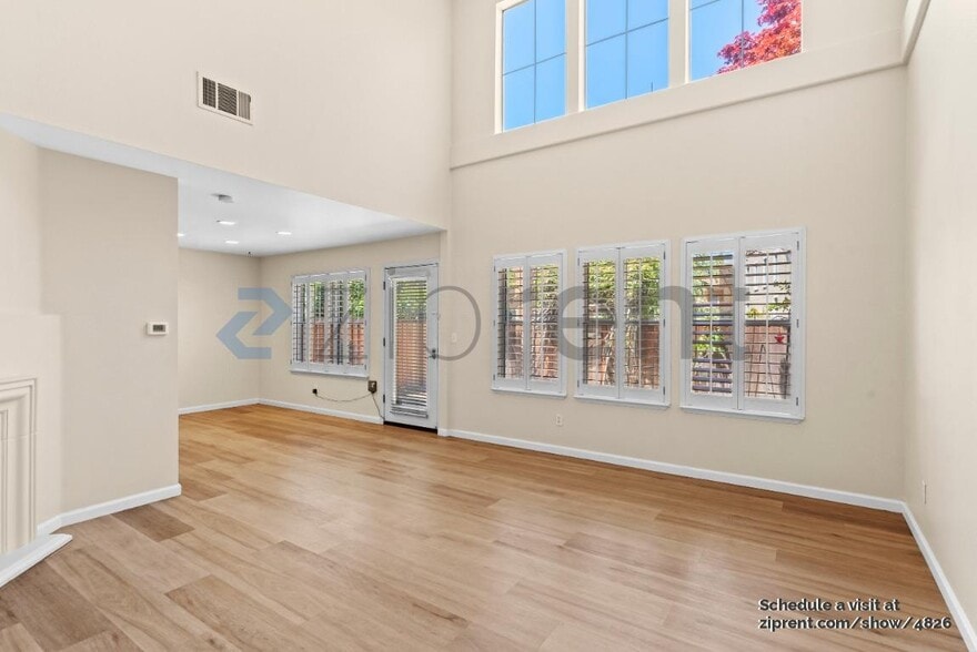 Building Photo - 439 Sandhurst Dr