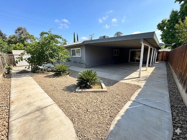 Building Photo - 3115 W Santa Ana Ave