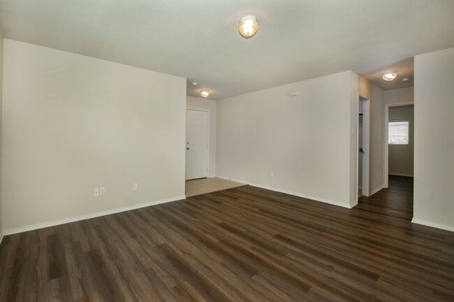 Building Photo - House in Sherman for Lease
