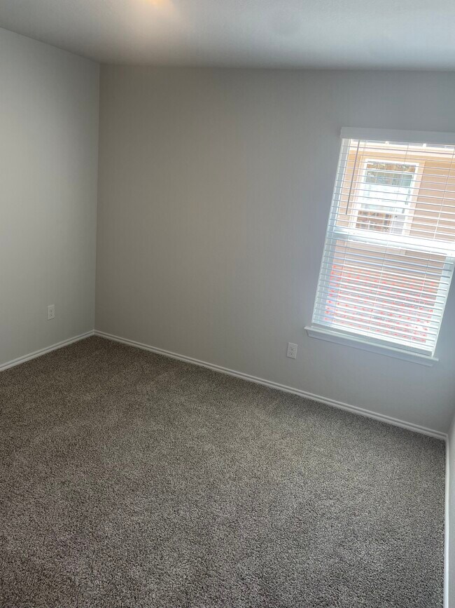 Building Photo - 1009 Cedar Trail