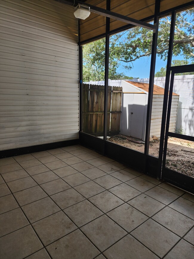 Screened Porch - 2751 S Pines Dr