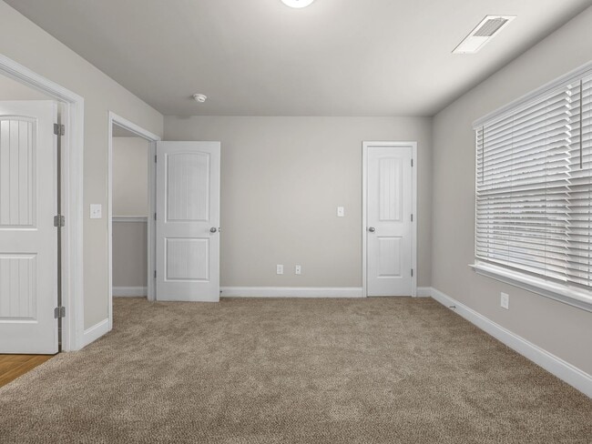 Building Photo - Charming two bedroom two and a half bathroom ready for you to call home!