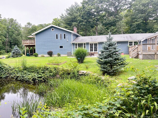Building Photo - 489 N Roast Meat Hill Rd