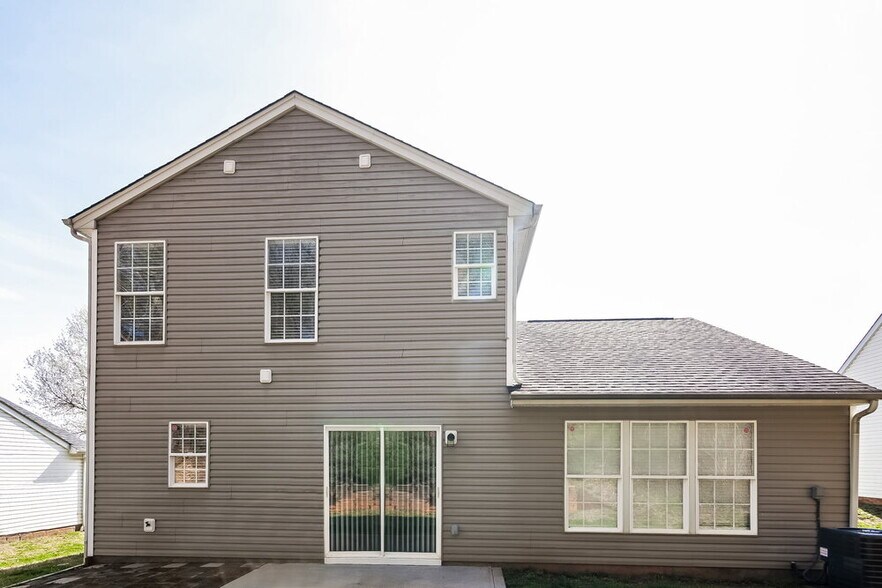 Building Photo - 2070 Chapel Creek Rd