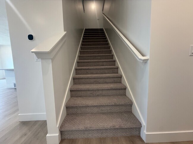 Building Photo - Mapleton TownHome