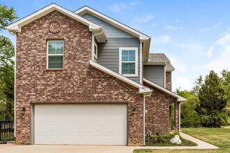 Building Photo - 601 Meadowbrook