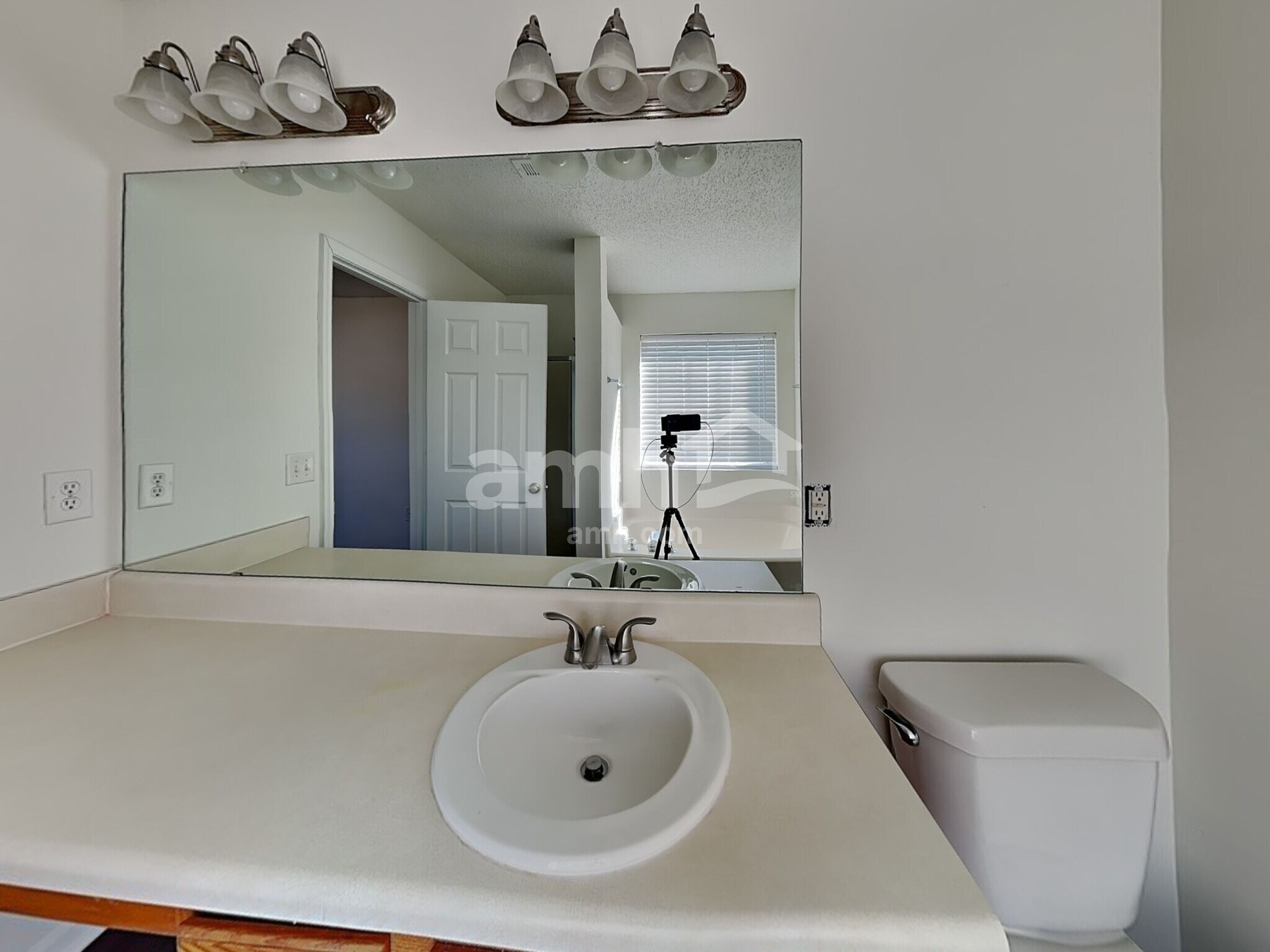 Building Photo - 1003 Glen Hollow Dr