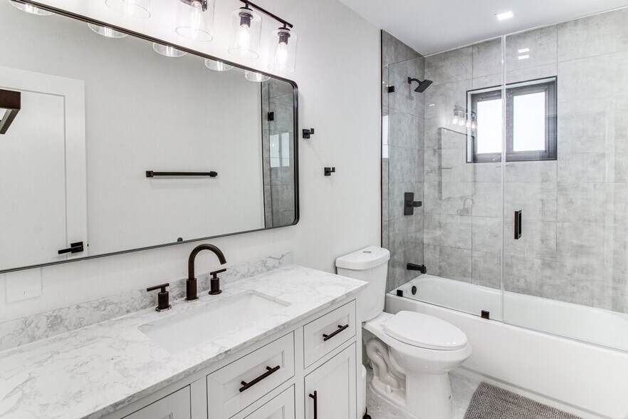 Building Photo - 6124 SW 64th Terrace