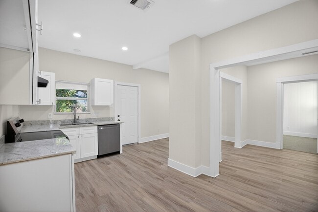 Building Photo - 304 W Vulcan St