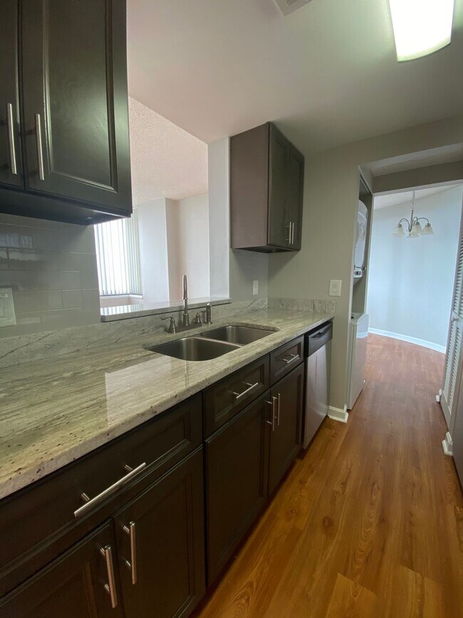 Building Photo - wh703