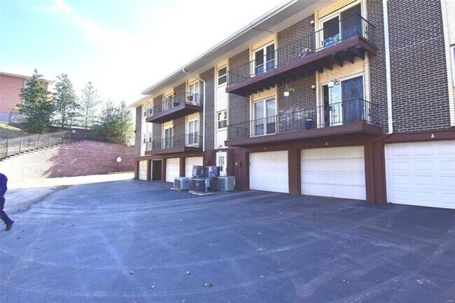 Building Photo - 10371 Forest Brook Ln