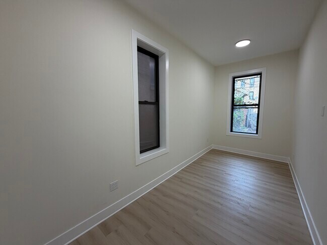 Building Photo - 1322 W Ohio St